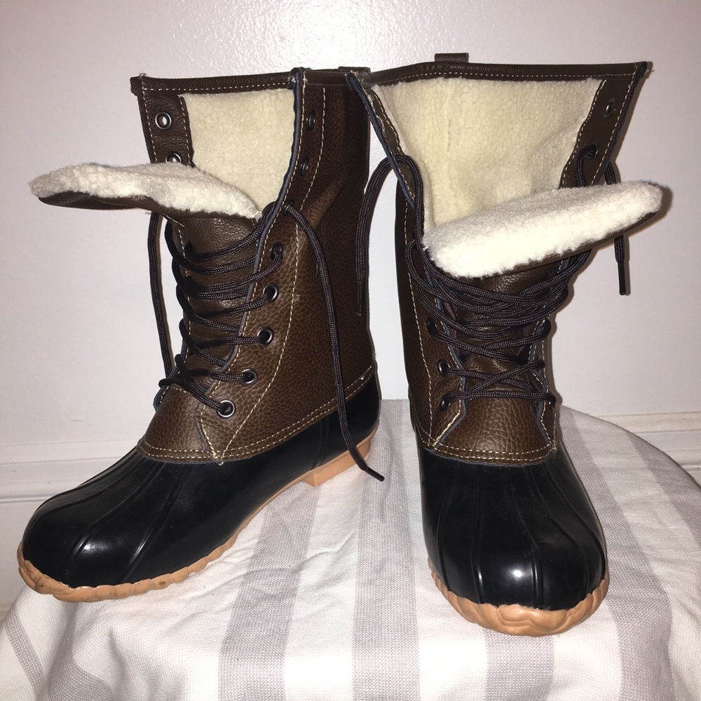 Women’s Mid Duck Boot sz 7